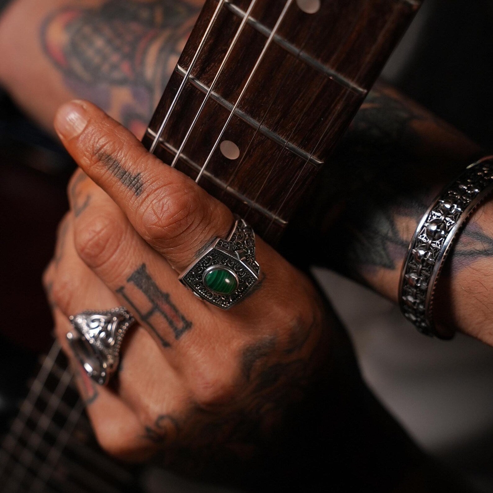 This sterling silver malachite gemstone ring is perfect for men who value style and substance. With its bold design and deep green crystal center, it’s the ultimate statement piece. Makes a thoughtful gift for anniversaries, birthdays or milestones.
