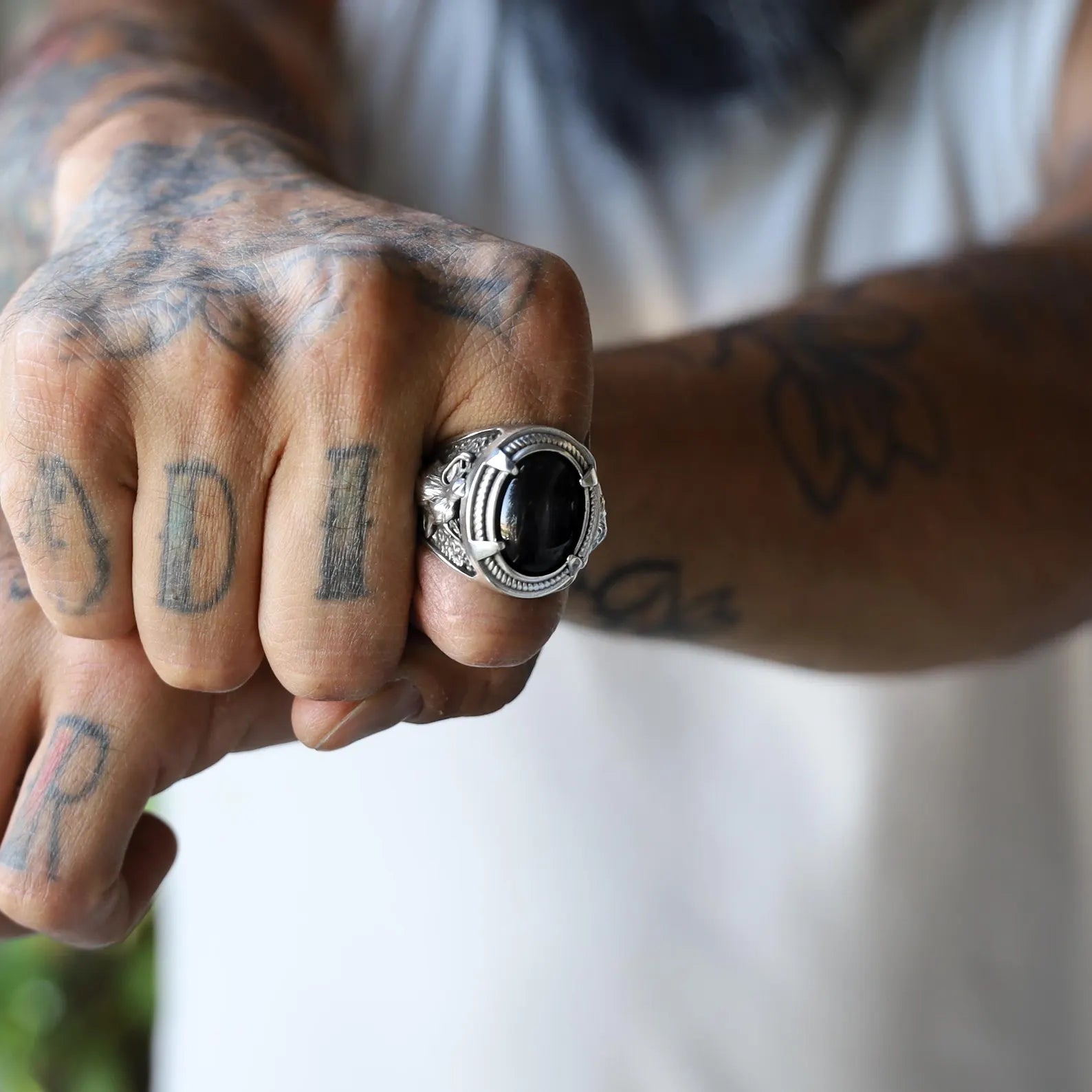 This 925K silver ring is a tribute to the noble spirit of the wolf. Set with a gleaming black onyx stone and crafted with exquisite detail, the ring embodies courage, loyalty, and survival. Whether worn as a personal totem or a bold fashion statement, it brings timeless elegance and symbolic depth to any jewelry collection.