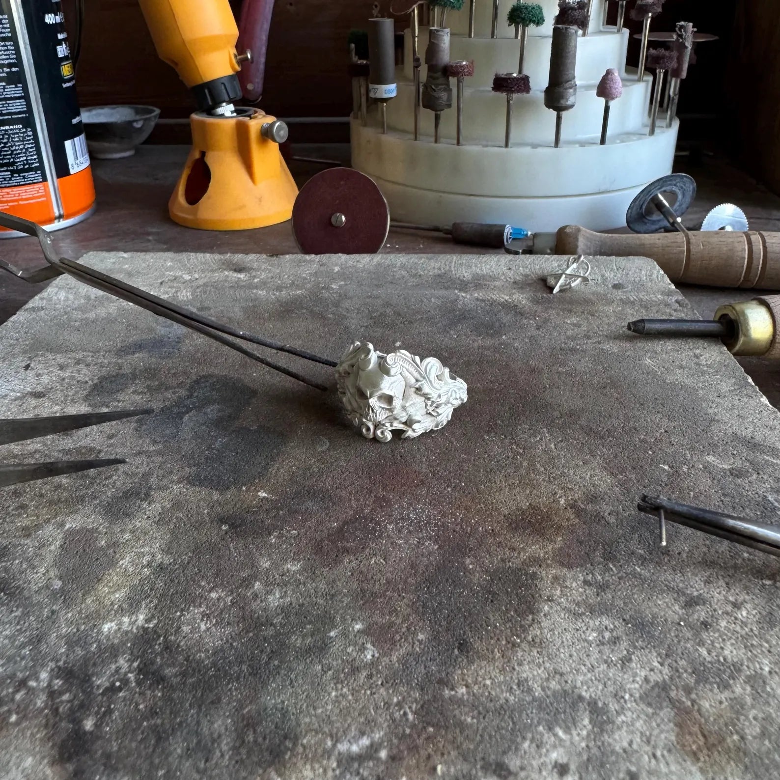 Detailed image of a handcrafted biker-style skull ring for men, showcasing a combination of gothic elegance and masculine energy. Ideal for personalized engraving and meaningful gifting.