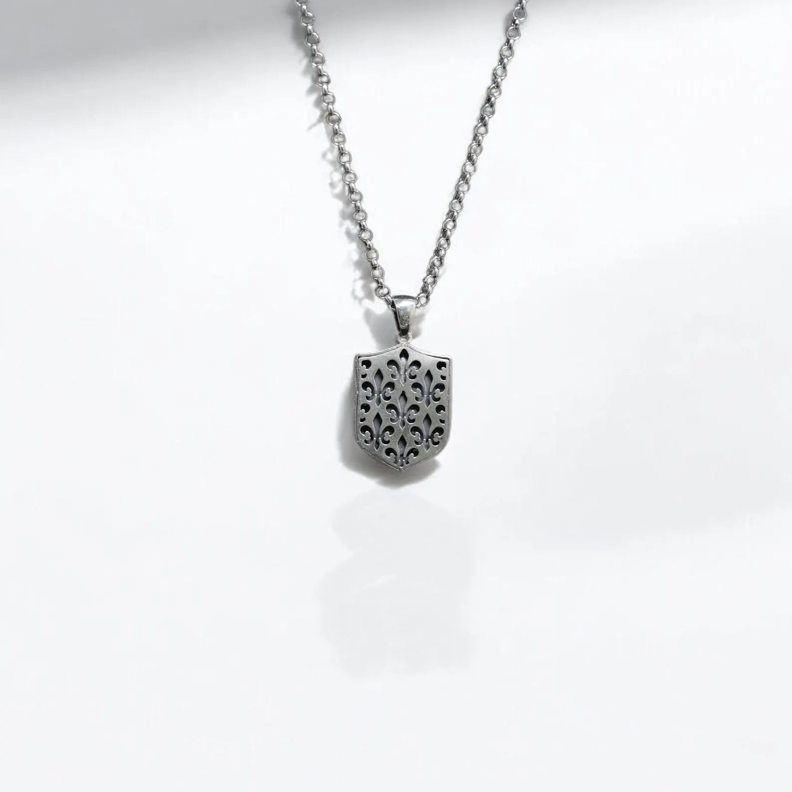 Sterling silver medieval warrior pendant necklace, handcrafted with intricate armor and sword details. Ideal for fantasy lovers, knights, and collectors. Durable and stylish accessory for daily wear or special cosplay events.