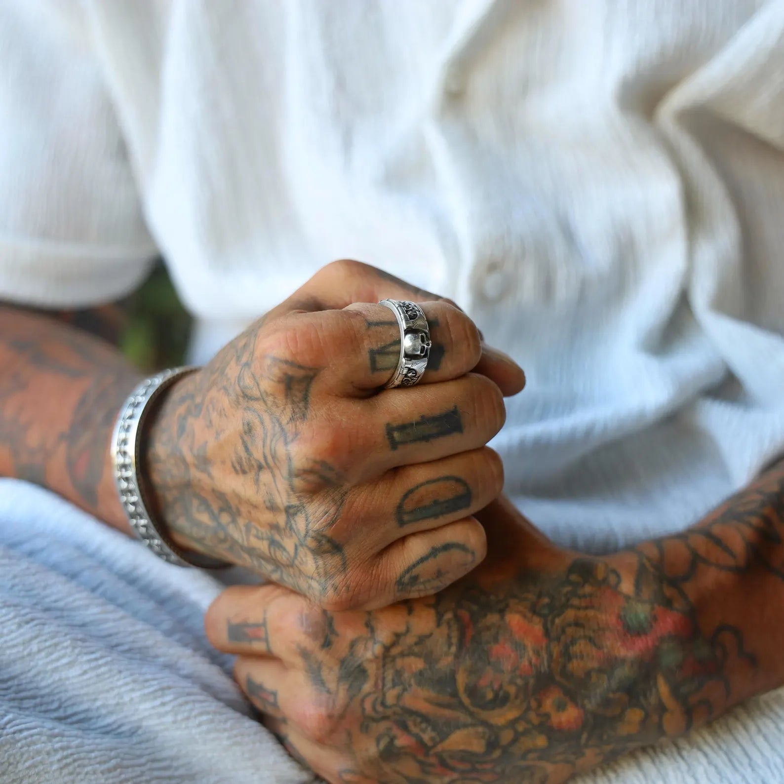 Artisan-crafted Viking band ring with skull, axe, and knot motifs, made entirely of 925 sterling silver. A powerful piece of men's jewelry inspired by Norse mythology and warrior culture. Great for fans of gothic style, Harley-Davidson aesthetics, or medieval accessories. A timeless and rugged ring for bold men.