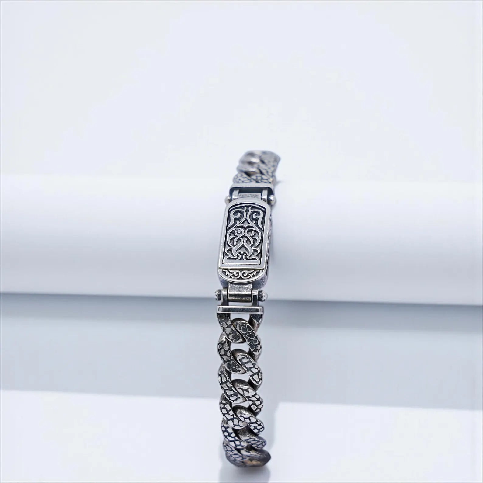 Handmade men’s Viking compass bracelet in solid sterling silver with bold oxidized chain. Symbolizing guidance, protection, and warrior spirit, this unique piece blends Norse mythology and nautical themes. Perfect gift for him, suitable for gothic, biker, or Nordic style jewelry lovers seeking a bold silver accessory.