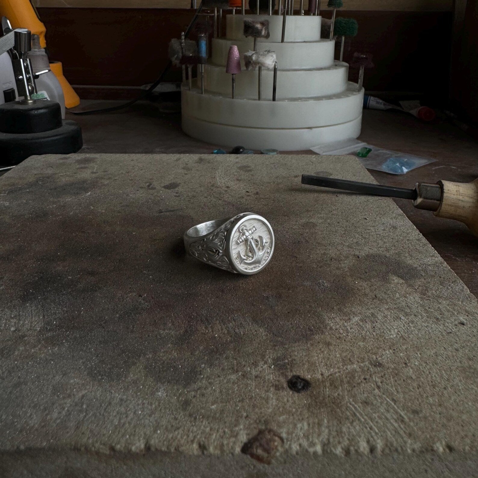 Presented in a premium gift box, this silver anchor ring is ready to impress. Whether it’s for Father’s Day, a graduation, or a milestone anniversary, it’s the perfect personalized gift for the man who loves the ocean.