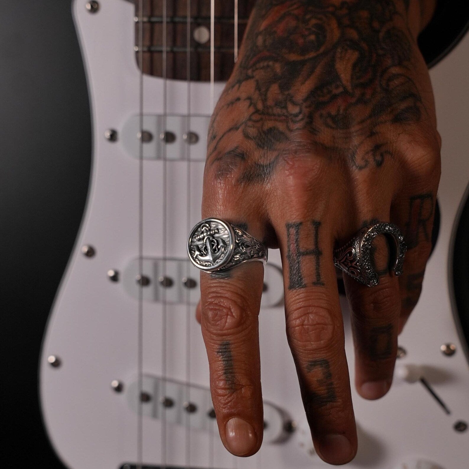 Add a personal touch with custom engraving options. Whether it’s a name, date, or special symbol, make your anchor ring one-of-a-kind. A meaningful keepsake for anniversaries, birthdays, or just because you care.