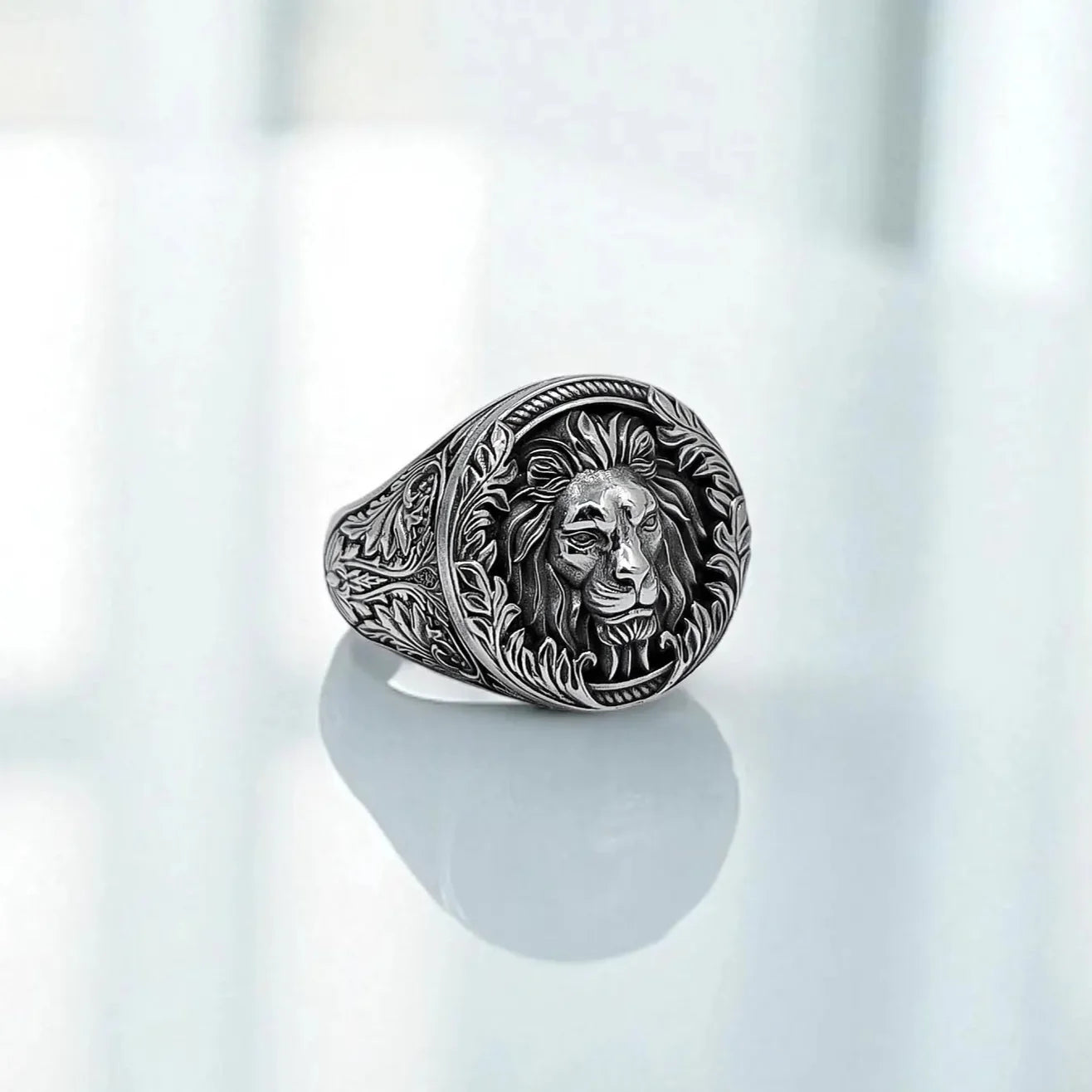 This handcrafted lion head ring showcases a fierce expression and layered textures in solid sterling silver. Designed for strength and style, it blends wild animal symbolism with personalized engraving possibilities.