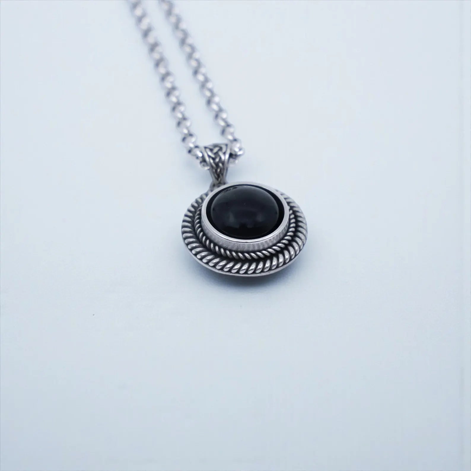 Bold black onyx men’s pendant necklace with thick rope-style silver framing, handcrafted from premium 925 sterling silver, ideal for men who appreciate meaningful gemstone jewelry and artisan craftsmanship.