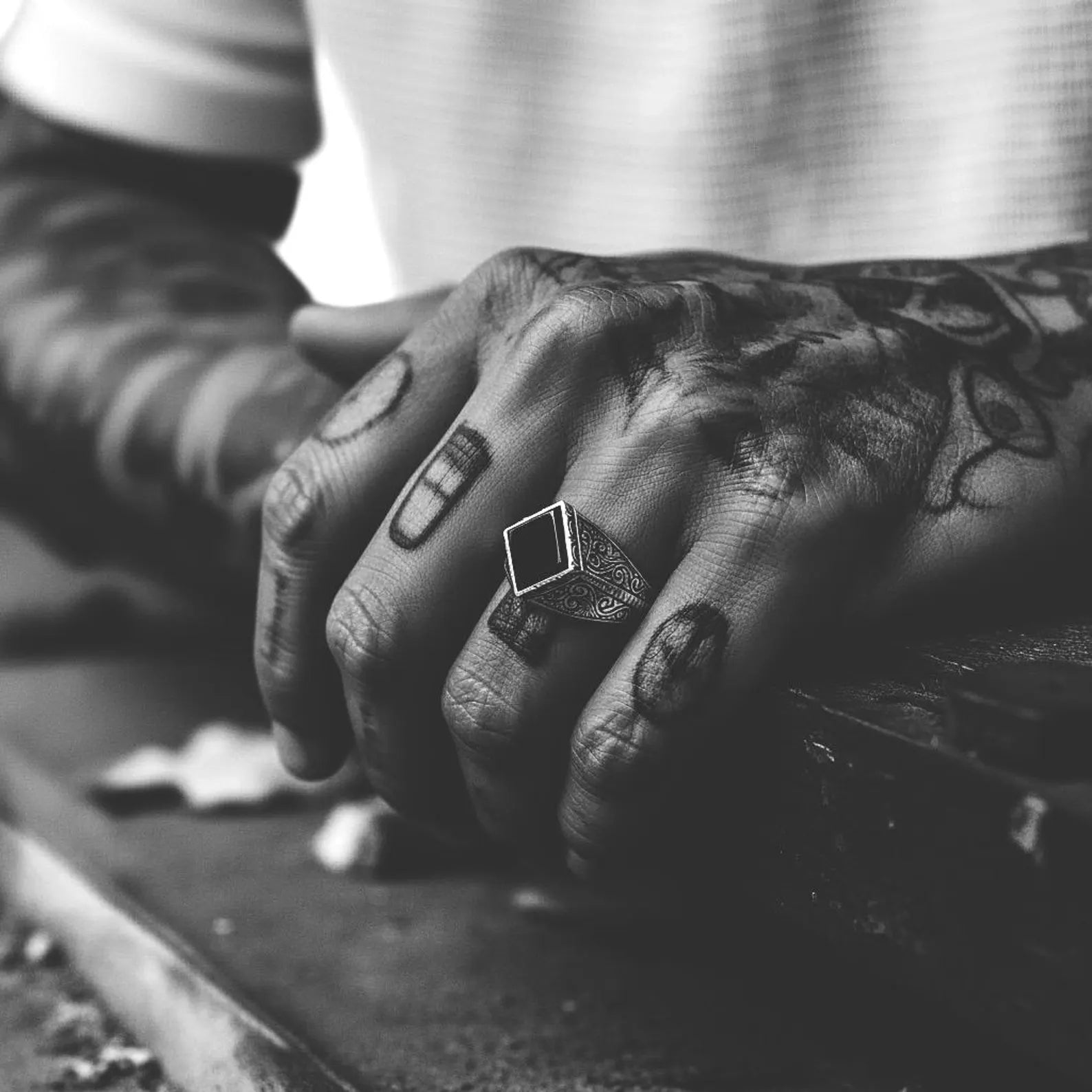 High-resolution photo of a masculine vintage black onyx signet ring with handcrafted details, perfect for SEO terms including “unique gift for husband,” “Christmas gift men jewelry,” and “handmade sterling silver ring.”