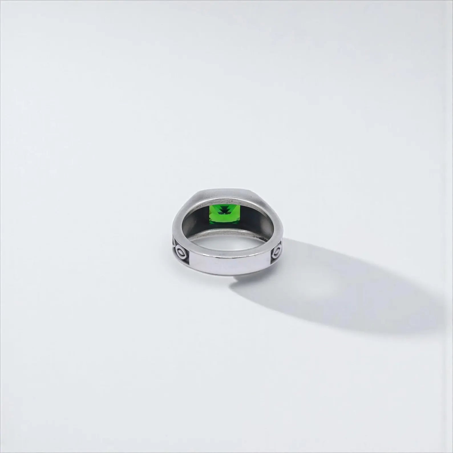 Designed for modern men with bold style, this handmade sterling silver ring showcases a deep green emerald gemstone in a square setting. The gothic-inspired engravings and oxidized finish add a timeless, mysterious charm — ideal for gifts, fashion lovers, or gothic jewelry collectors.