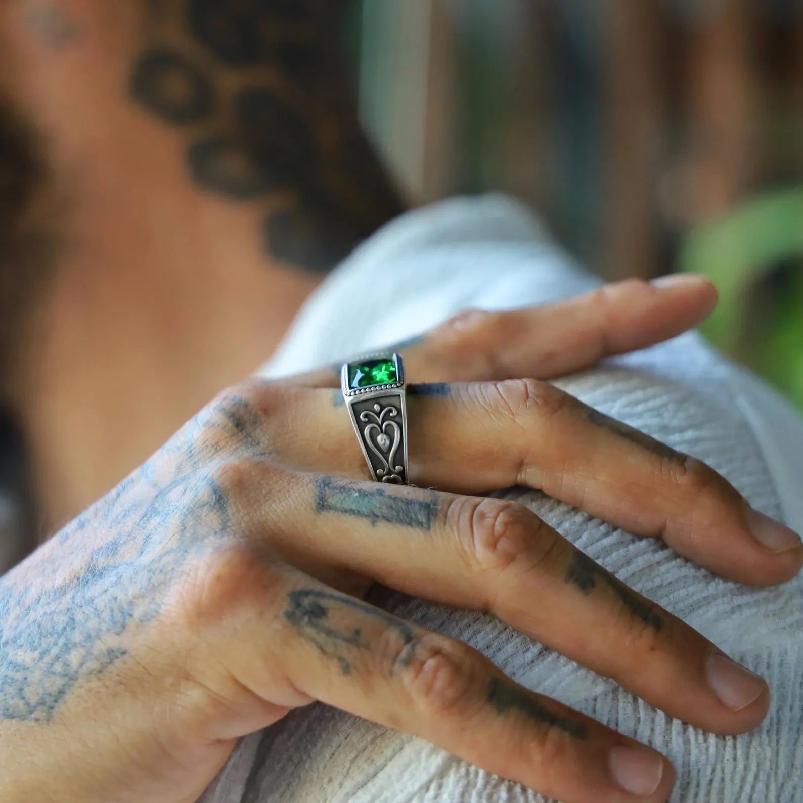 Bold and elegant men’s gothic ring featuring a striking emerald green square gemstone set in oxidized sterling silver. The band is enhanced with ornate engravings that reflect medieval and gothic influences. Ideal as a handcrafted gift for him or a unique collector’s piece.