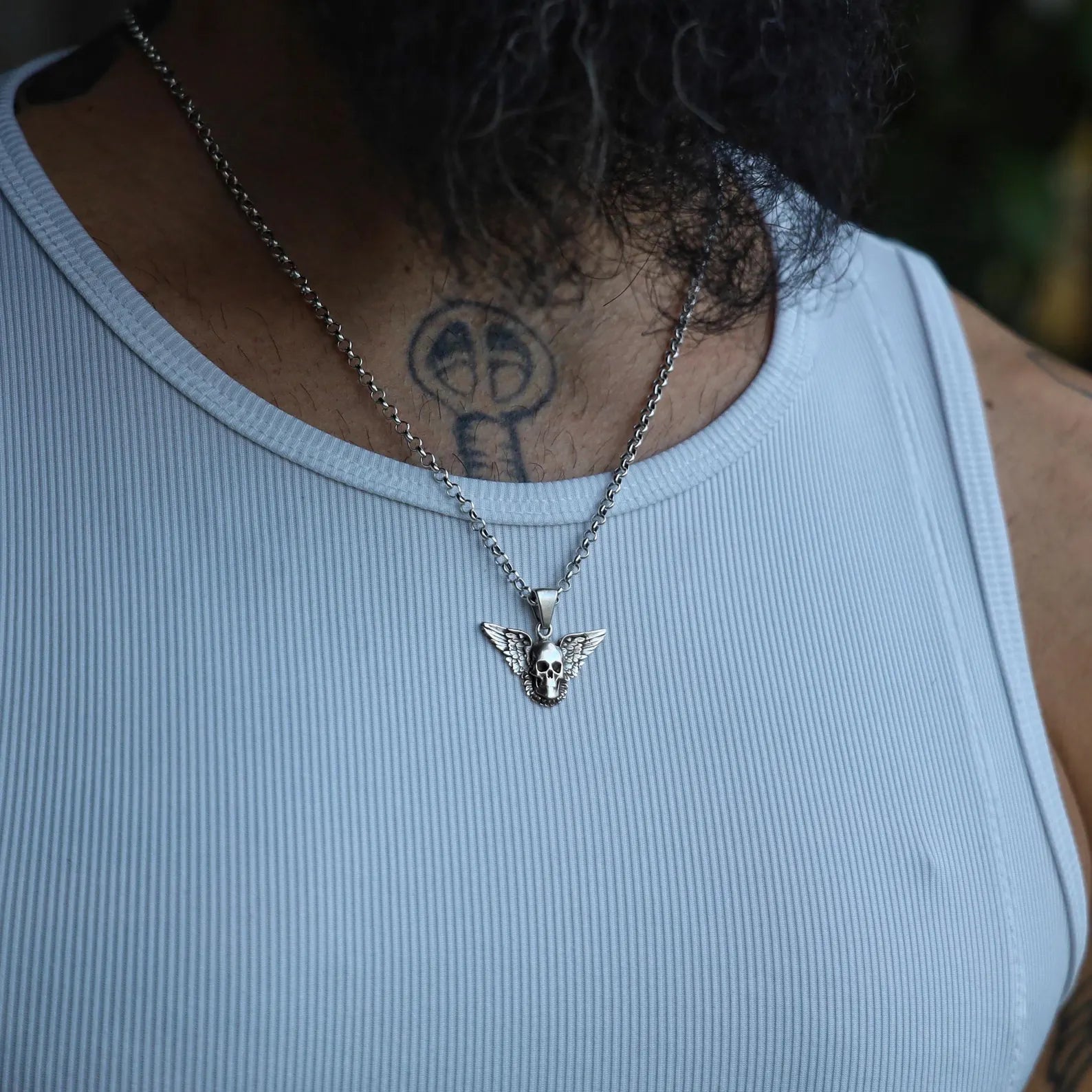 Edgy Silver Skull Necklace – Crafted with high-quality sterling silver, this gothic skull wings pendant adds a dark and mysterious touch to any outfit. Great for gothic, punk, or occult lovers! 🖤 #SkullJewelry #PunkStyle #MysticCharm