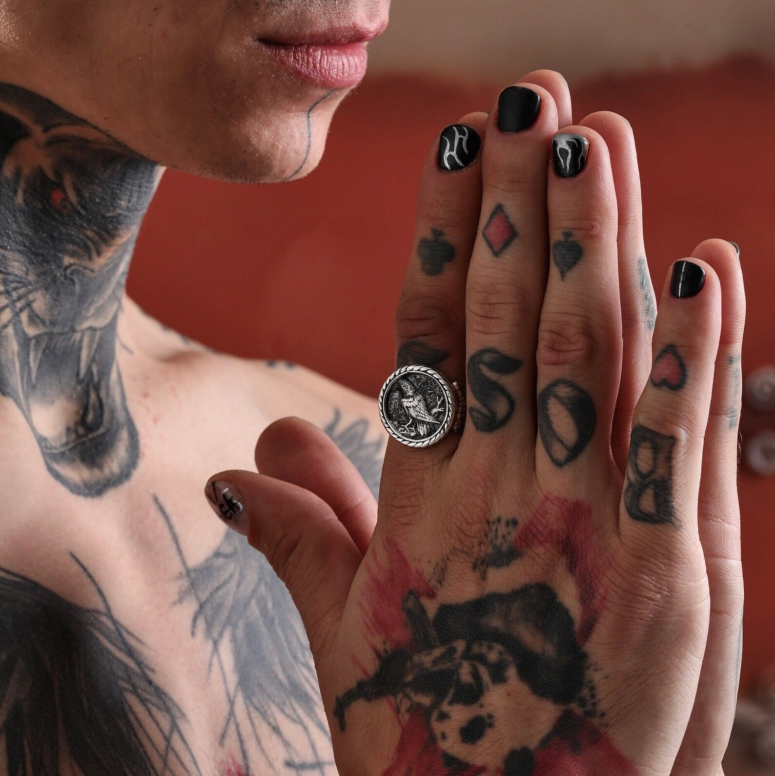 A striking silver Norse mythology ring inspired by the legendary ravens Huginn and Muninn, known as Odin’s messengers in Viking lore. The handcrafted detail and oxidized finish reflect timeless elegance and ancient power, perfect for collectors of historical and spiritual jewelry.