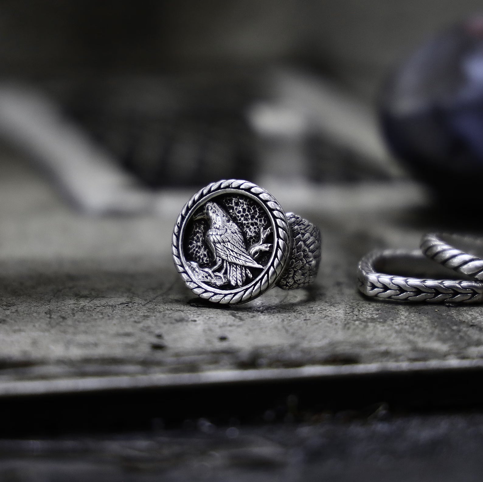 A striking silver Norse mythology ring inspired by the legendary ravens Huginn and Muninn, known as Odin’s messengers in Viking lore. The handcrafted detail and oxidized finish reflect timeless elegance and ancient power, perfect for collectors of historical and spiritual jewelry.
