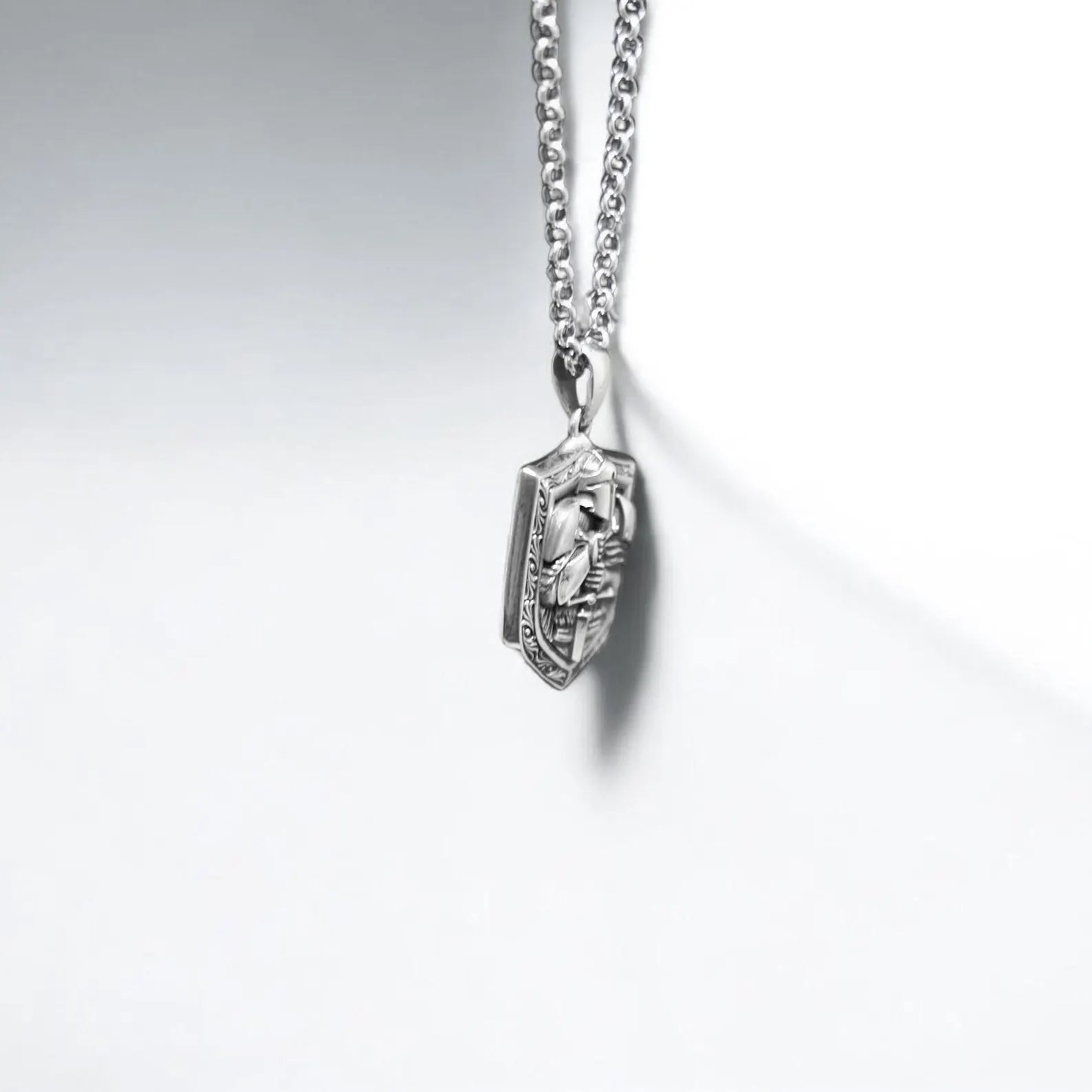 Medieval-inspired silver armor necklace with a detailed knight holding a sword. Handcrafted for men who love historical, gothic, and fantasy style jewelry. A strong, long-lasting piece perfect for gifts or personal wear.