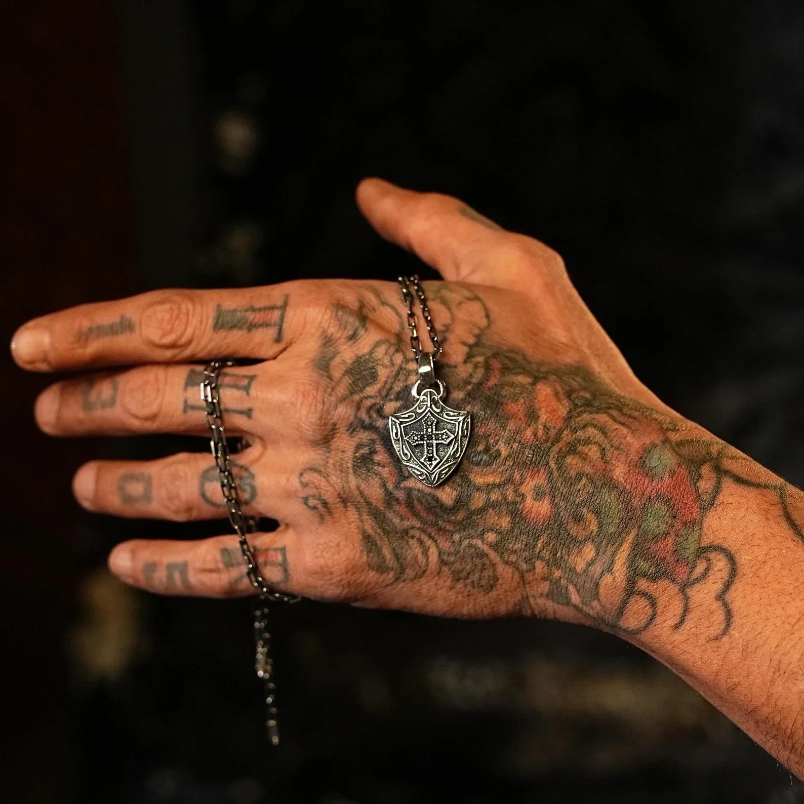 925 sterling silver shield necklace with ornate cross engraving, handcrafted for lovers of dark romanticism, medieval elegance, and antique jewelry styles. A powerful unisex accessory that combines vintage charm with bold symbolism.