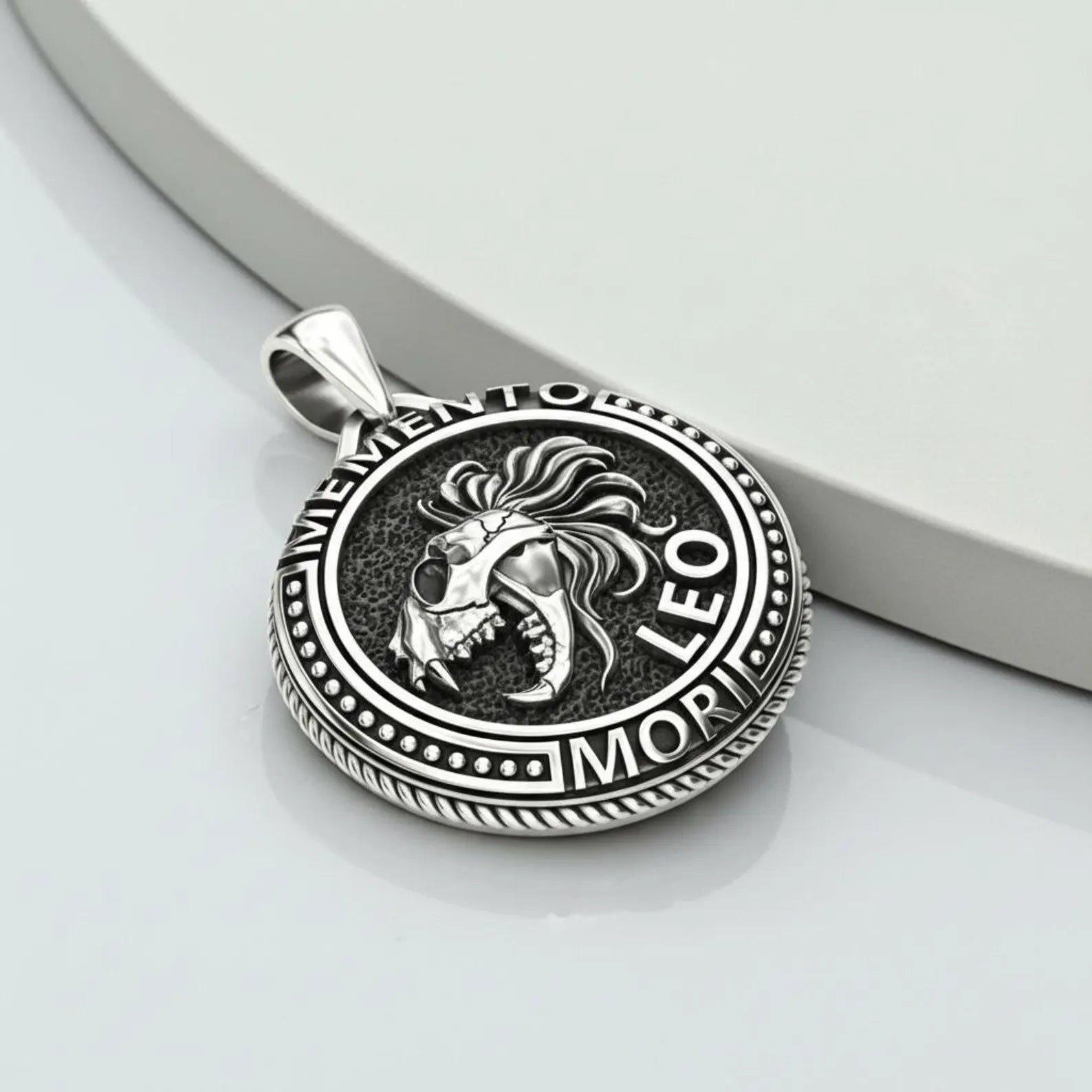 Memento Mori Leo lion pendant necklace made of high-quality sterling silver, gothic zodiac jewelry symbolizing inner fire, confidence, pride, and life’s impermanence.