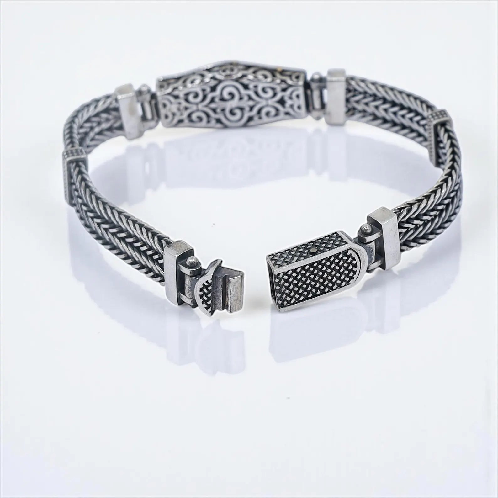 Bold men’s woven sterling silver bracelet with oxidized handcrafted detailing. Made from 925 sterling silver, this unique jewelry piece offers strength, durability, and timeless design. Ideal as a personalized gift for husband or boyfriend, perfect for Viking, gothic, or classic fashion lovers who appreciate handmade silver accessories.