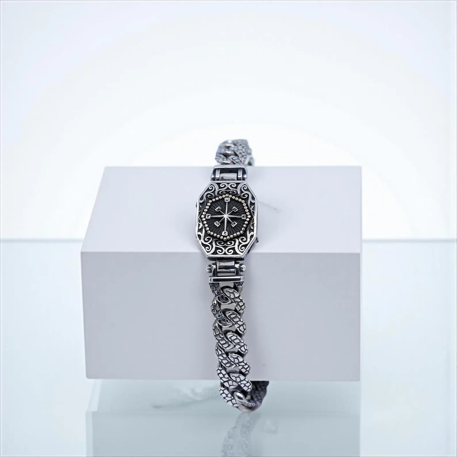 Sterling silver compass bracelet handmade for men with oxidized detailing and heavy chain design. The compass symbolizes guidance, courage, and exploration, making this bracelet a meaningful accessory. Ideal as a Viking or nautical style jewelry piece, perfect gift for him or statement everyday men’s bracelet.