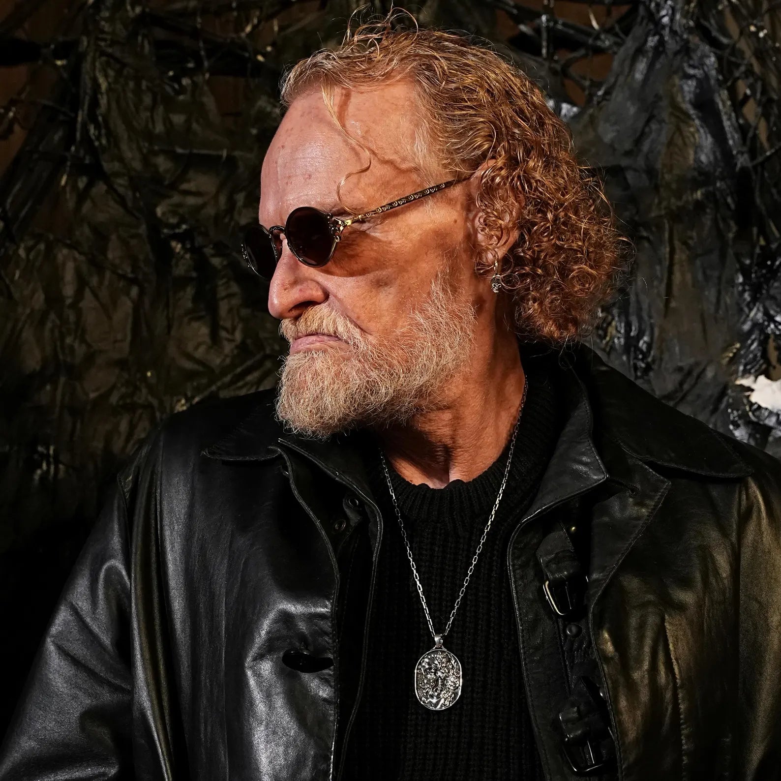 Handcrafted Eternal Blossom necklace made of high-quality sterling silver, showcasing a beautifully detailed skull and flower cameo design. A unique gothic pendant that reflects themes of life, death, and eternal beauty, ideal for those who embrace alternative styles and symbolic jewelry.