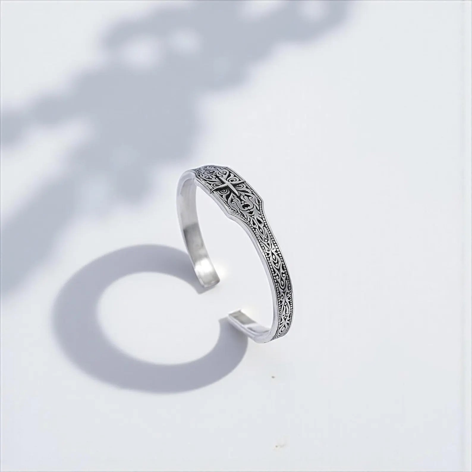 Explore the world with this sterling silver compass bracelet for men, handmade with intricate detail and vintage finish. A versatile piece that fits daily wear or special occasions. Perfect for ocean lovers and adventure seekers. Ideal for Pinterest and Instagram lifestyle feeds.