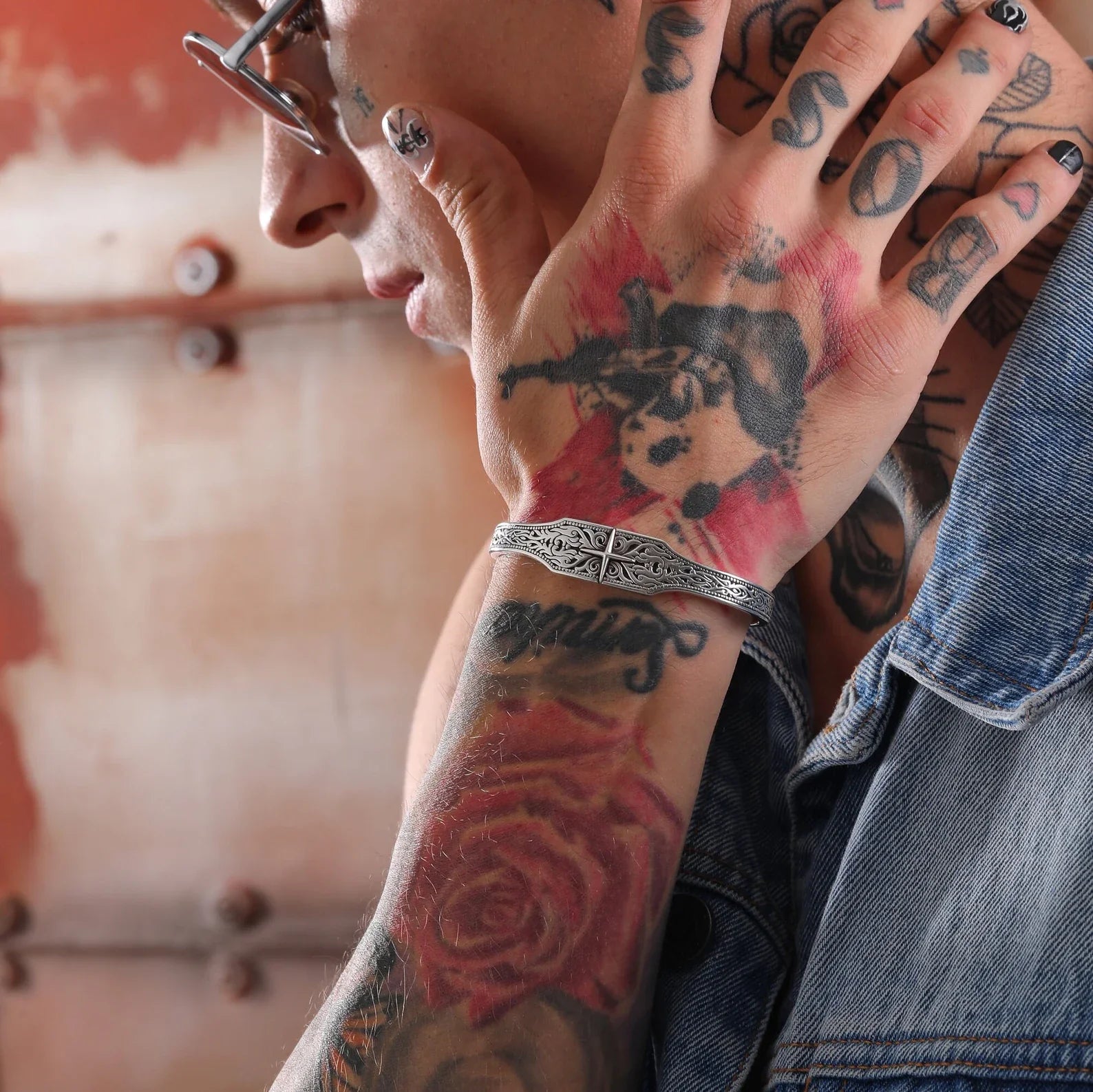 Nautical men’s bracelet in sterling silver with bold compass detailing and an adjustable open cuff design. Ideal for sailors, travelers, and sea-spirited individuals. A standout piece for Pinterest pins, Google product listings, and Shopify’s handmade men’s jewelry pages.