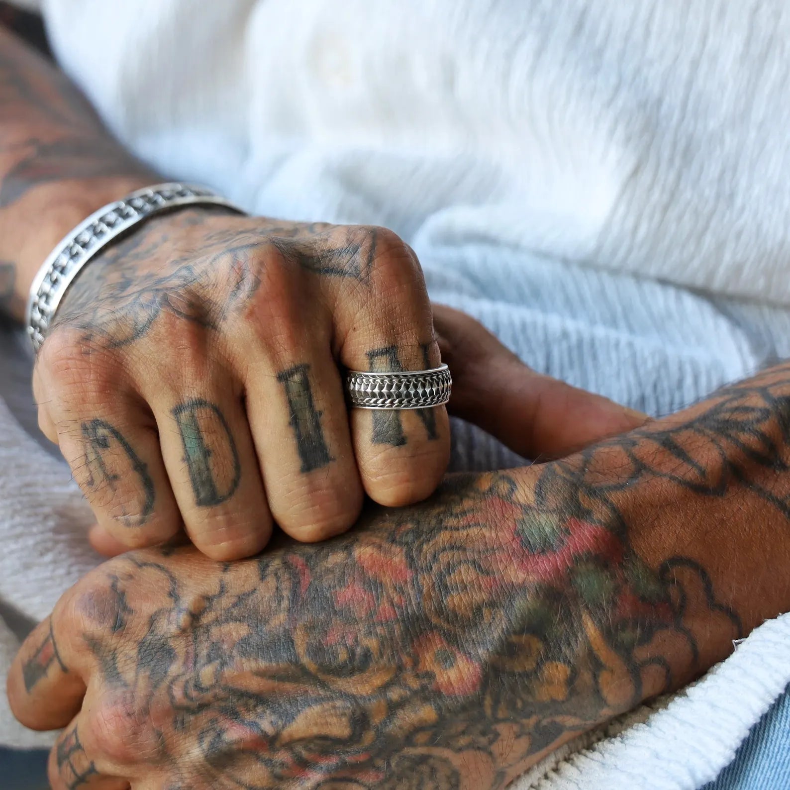 Handmade sterling silver men's ring with a woven-scale texture and gothic design. A durable, masculine wedding band that doubles as a gift for him on Labor Day, birthdays, or anniversaries. Great for Pinterest pins and Instagram posts focused on rugged men’s jewelry.