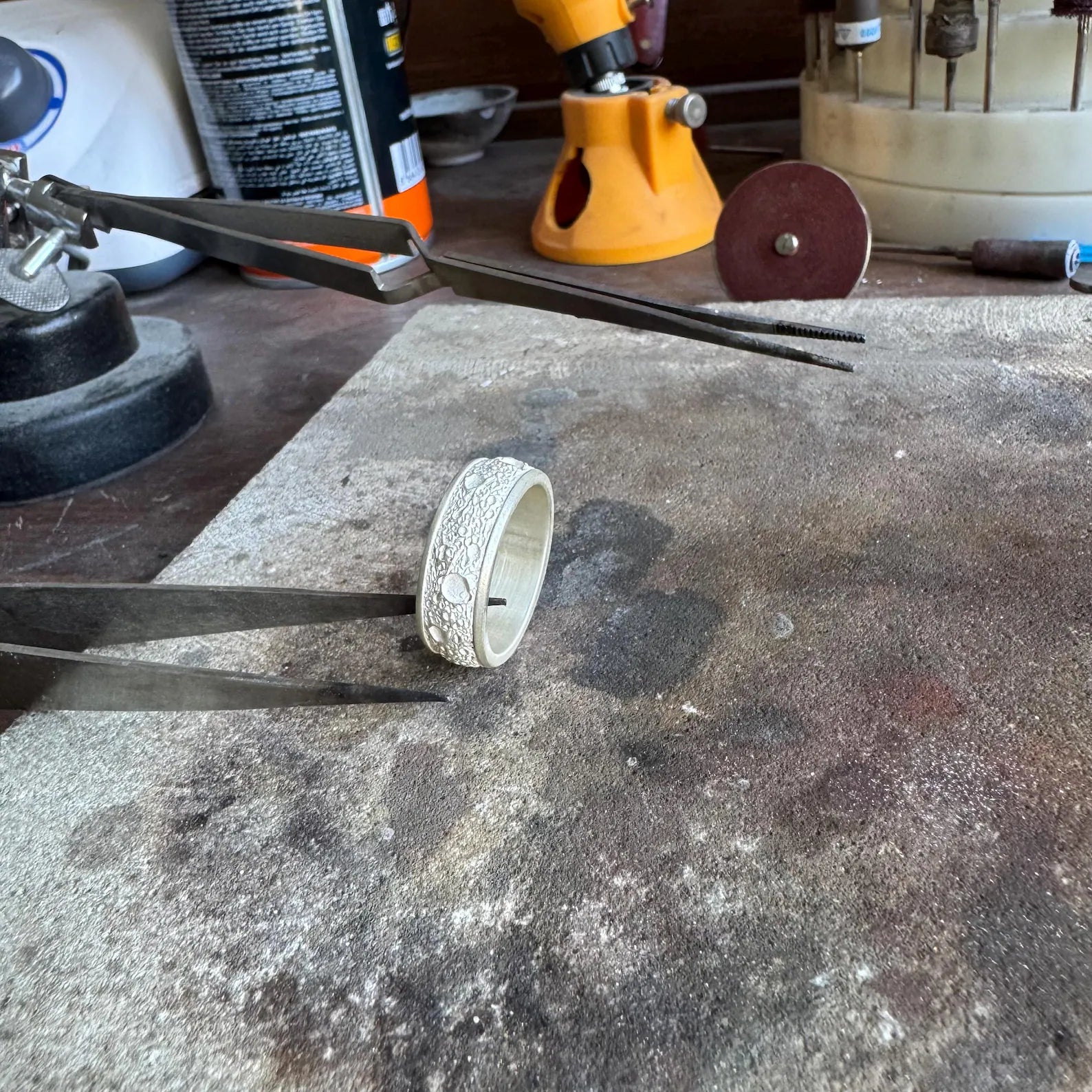 Angled side view of a silver men’s ring with vintage-style craftsmanship, showcasing the balance of rough texture and clean edges. Ideal for men who appreciate both heritage-inspired design and modern minimalism.