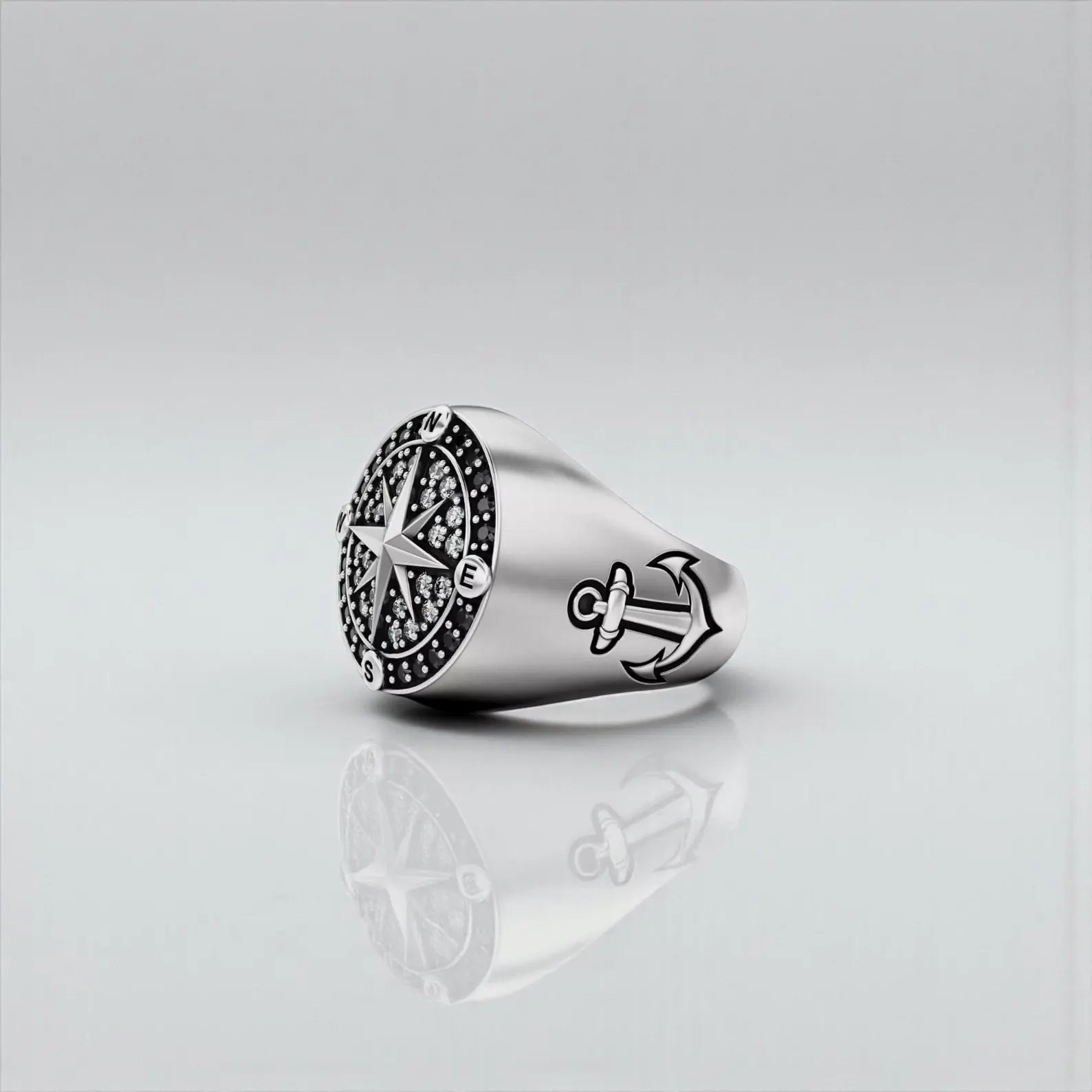 High-quality 925 sterling silver men’s sailor ring with adventure-themed compass motif, customizable with name or date for a unique keepsake.