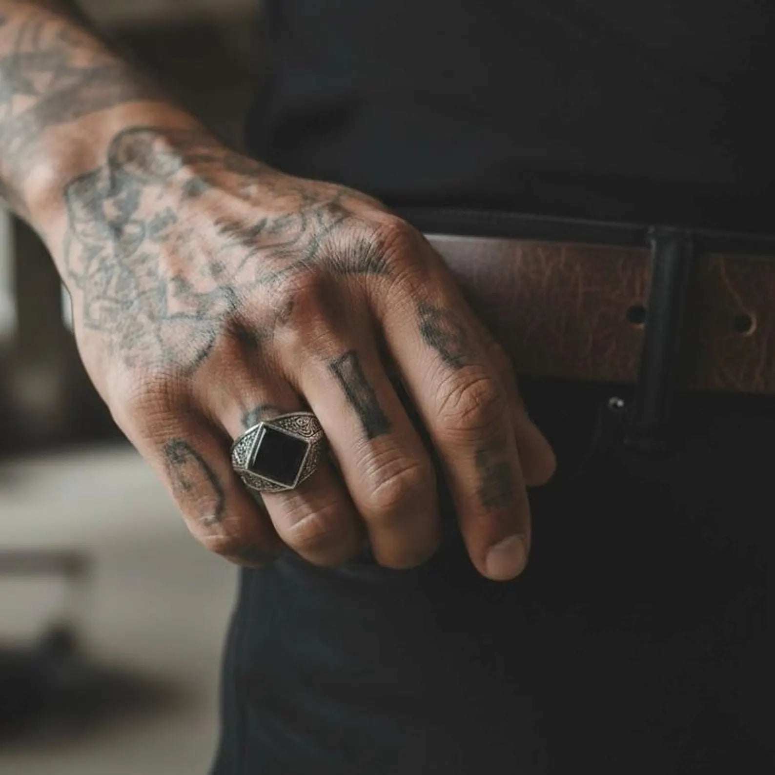 Professional product photo of a men’s black onyx ring featuring a 10x10 square gemstone and oxidized silver texture, perfect for SEO queries such as “baroque engraved silver ring” and “statement ring for boyfriend.”